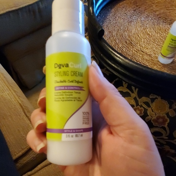 Set of 4 DevaCurl hair products - Picture 2 of 7